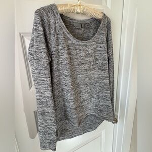 Athleta Pullover Sweatshirt Long Sleeve Hi Lo Hem Medium Gray
Casual athleisure